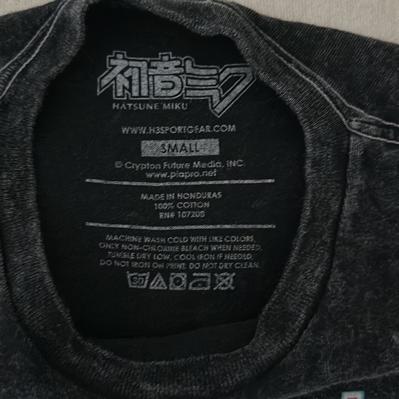 Hatsune Miku Shirt - Picture 3 of 4
